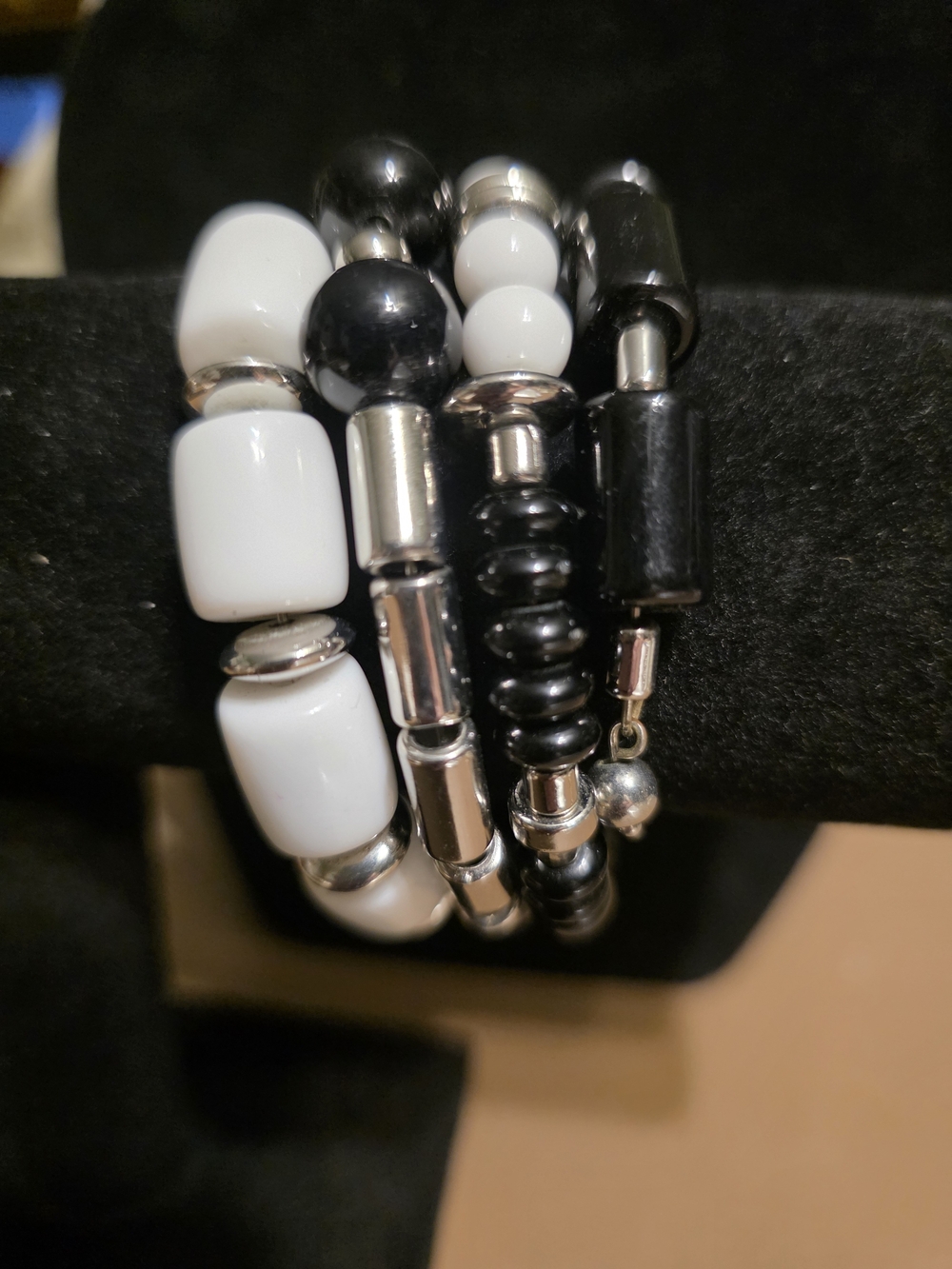 #265 Black and White Beaded Stretch Bracelet Set